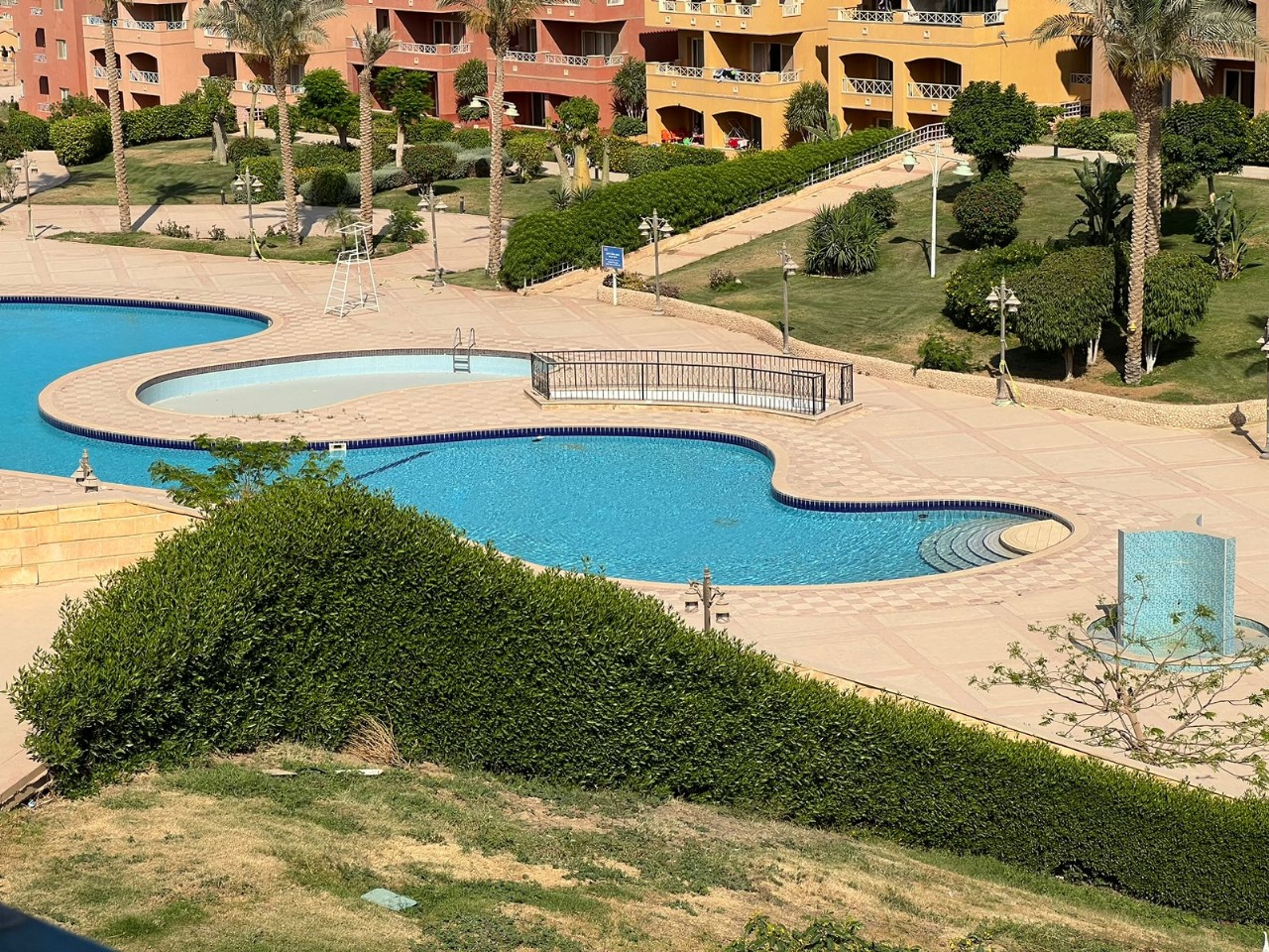 شاليه للبيع فوري غرفتين عالبحر والبسين 