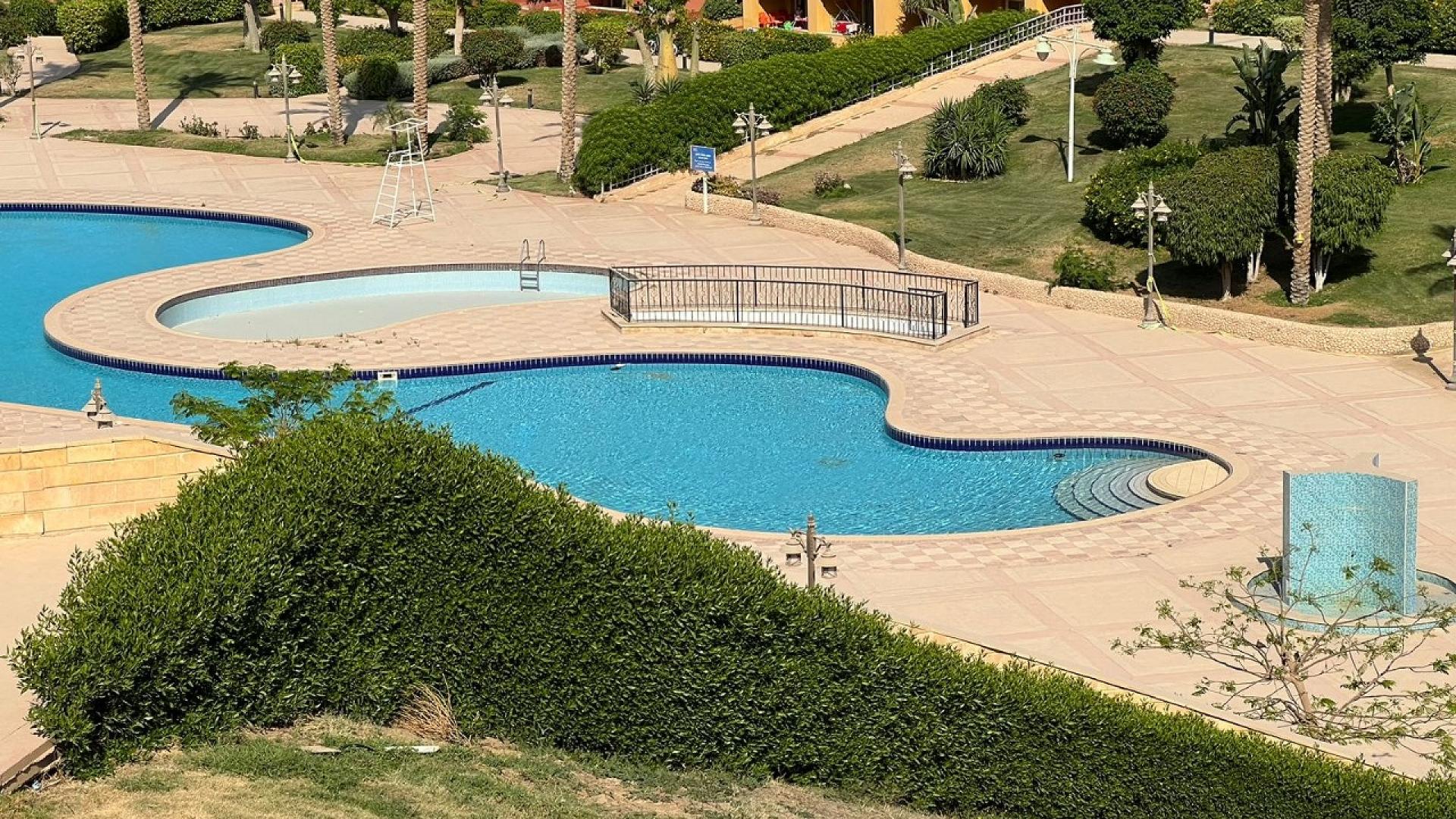 شاليه للبيع فوري غرفتين عالبحر والبسين 