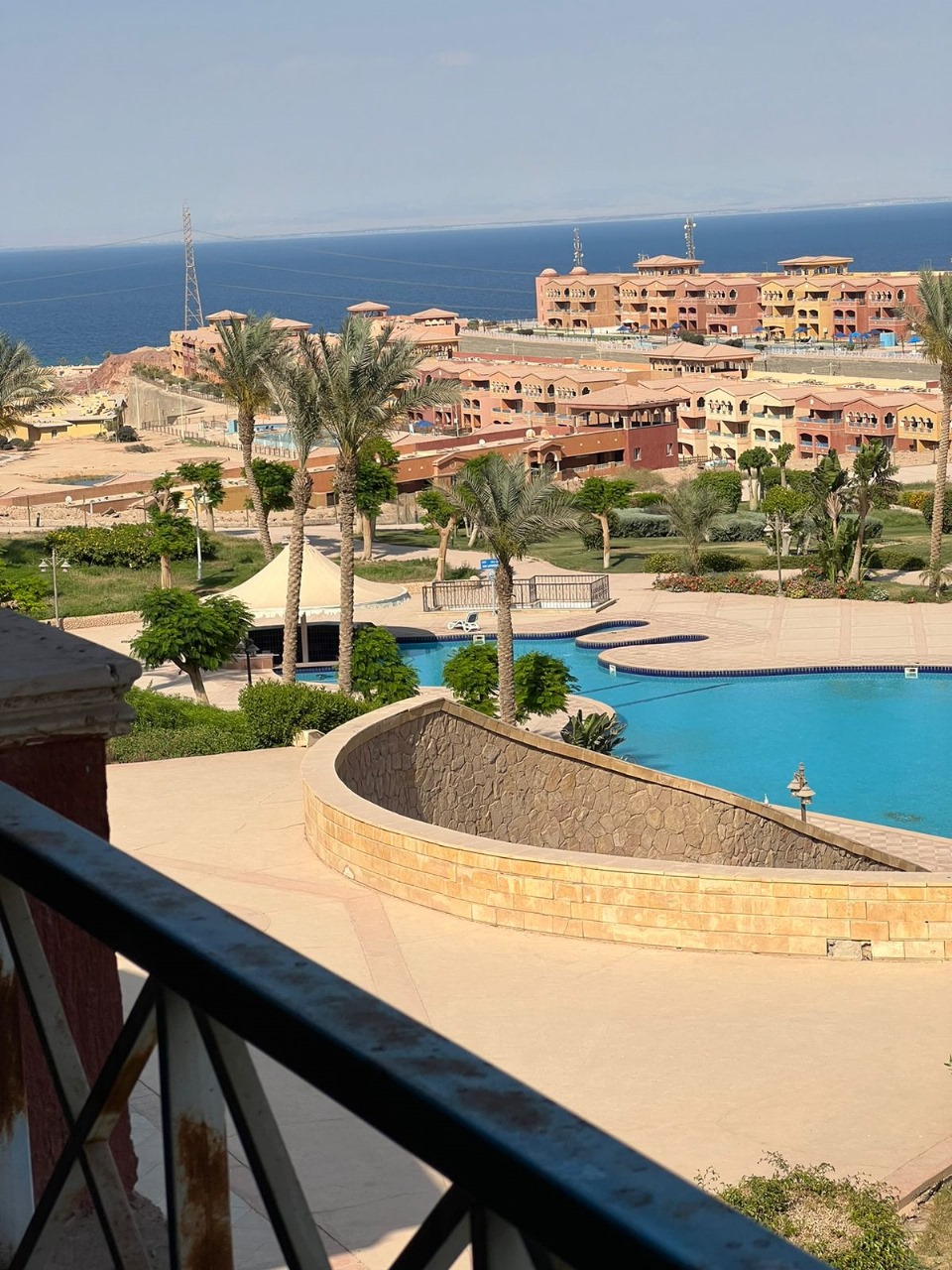 شاليه للبيع فوري غرفتين عالبحر والبسين 