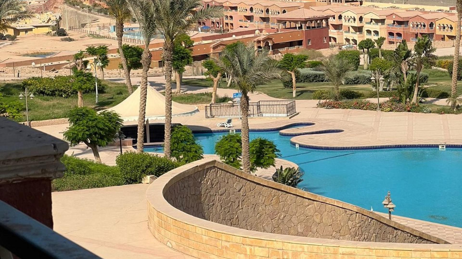 شاليه للبيع فوري غرفتين عالبحر والبسين 