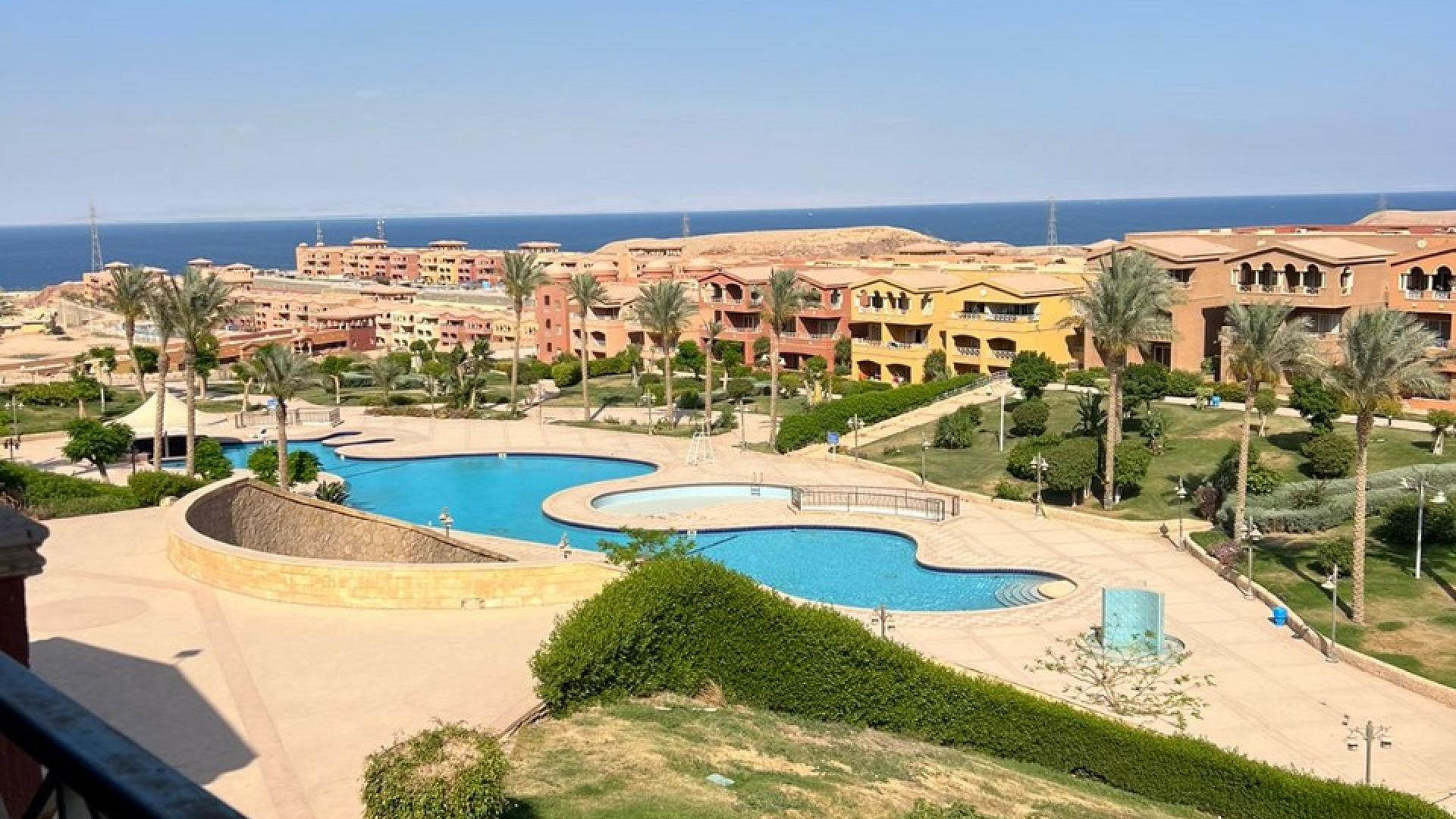 شاليه للبيع فوري غرفتين عالبحر والبسين 