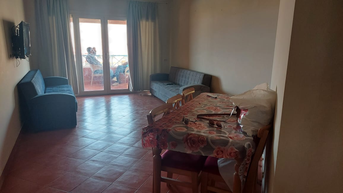 شاليه للبيع فوري غرفتين عالبحر والبسين 