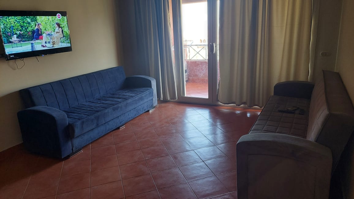 شاليه للبيع فوري غرفتين عالبحر والبسين 