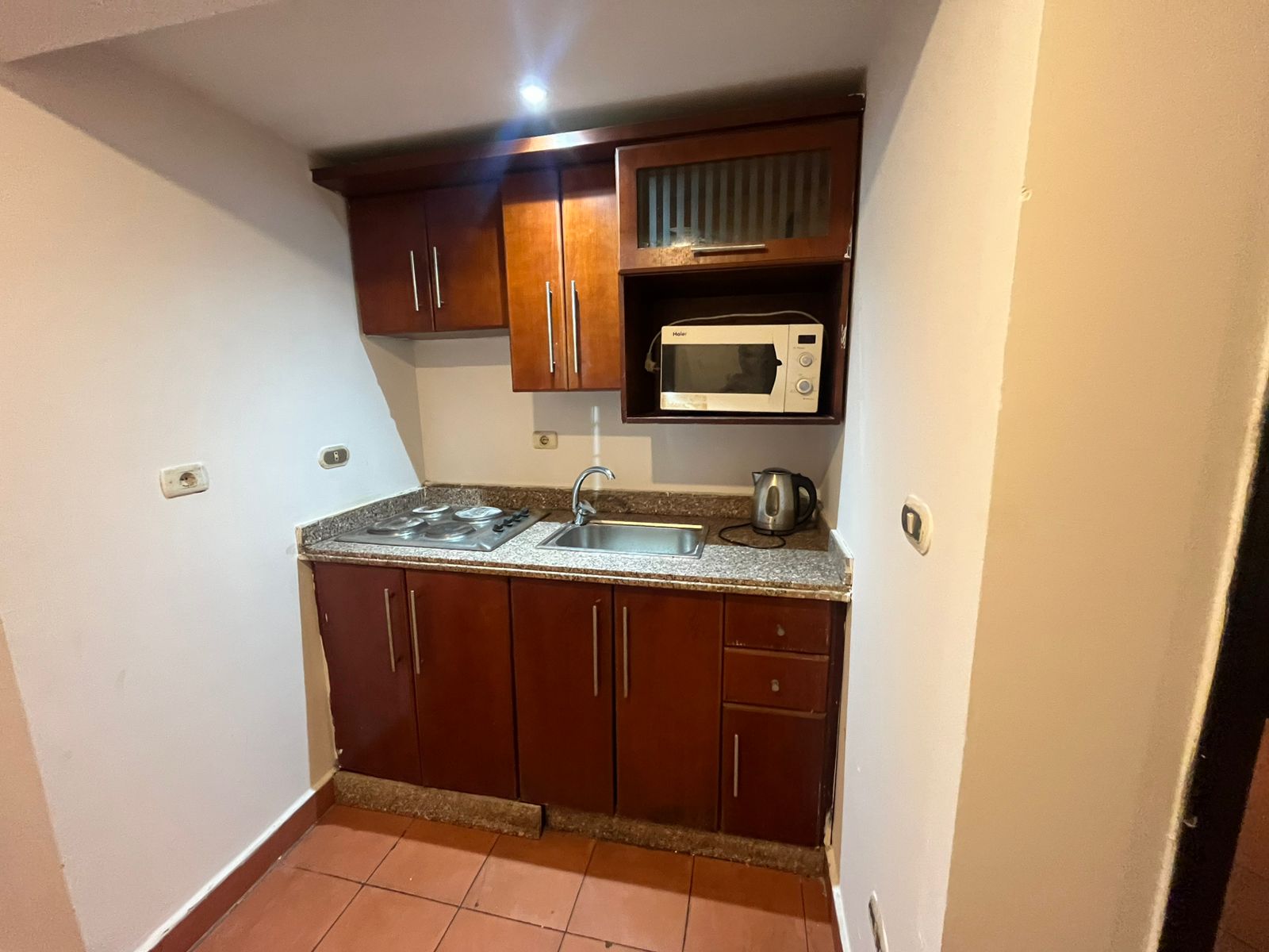 شالية متاح فورا للمعاينة شايف البسين 100م غرفتين مفروش ومجهز بالكامل !!