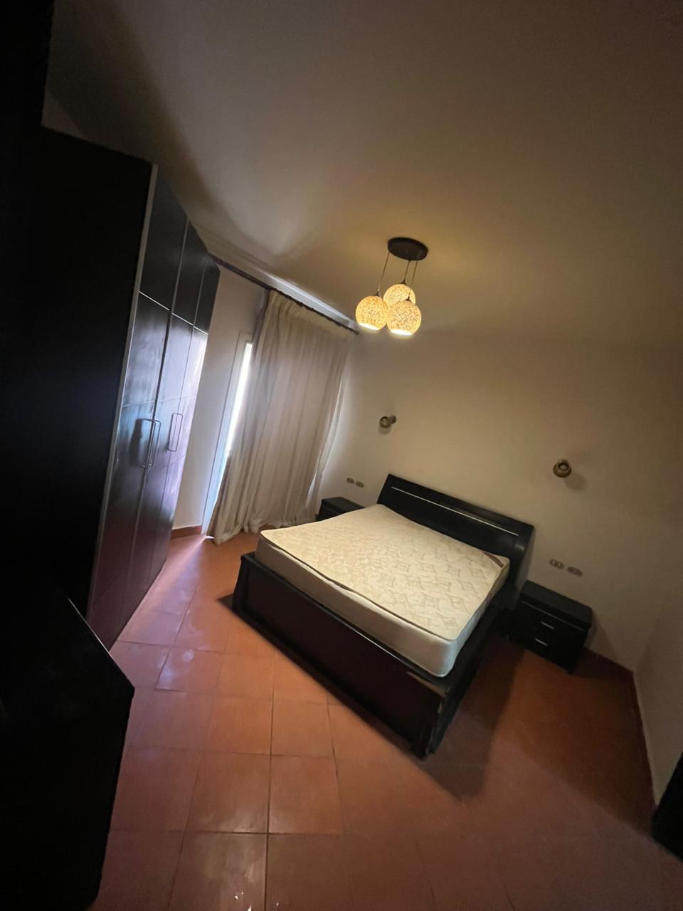 شالية متاح فورا للمعاينة شايف البسين 100م غرفتين مفروش ومجهز بالكامل !!