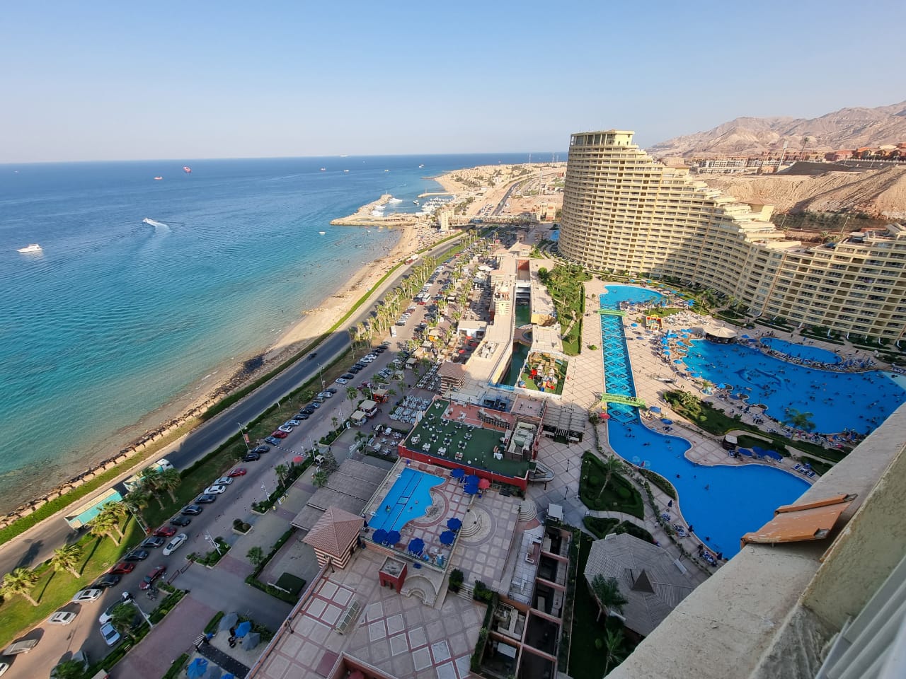شالية مفروش مرحلة الاهرامات رؤيه مباشرة علي البحر 100م